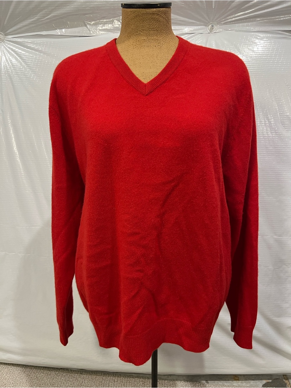 Club Room Estate Cashmere Men’s Sweater Size Medium Red V Neck Pullover Luxury ,